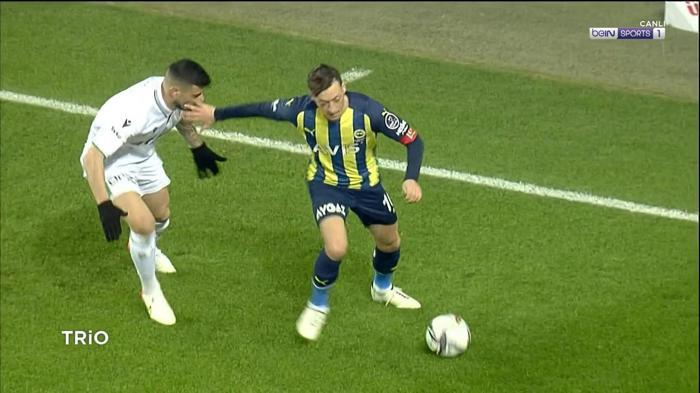 Fenerbahçe-Konyaspor ve Gaziantep FK-Galatasaray karşılaşmasının tartışmalı pozisyonlarını Deniz Çoban yorumladı: Kırmızı kart ve penaltı atlandı