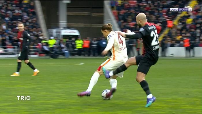 Fenerbahçe-Konyaspor ve Gaziantep FK-Galatasaray karşılaşmasının tartışmalı pozisyonlarını Deniz Çoban yorumladı: Kırmızı kart ve penaltı atlandı