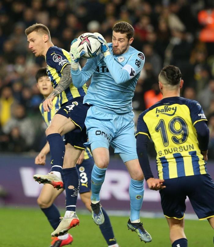 Kim tutar Fenerbahçeyi Fenerbahçe - Konyaspor maçını Fanatik yazarları değerlendirdi