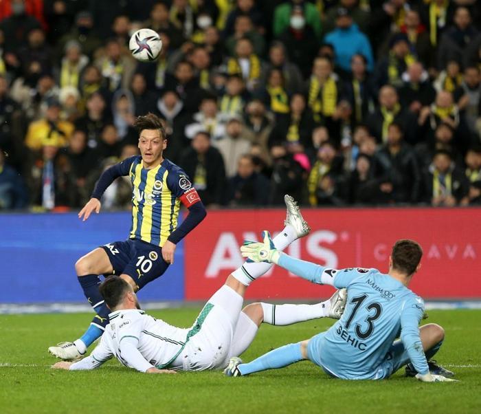 Kim tutar Fenerbahçeyi Fenerbahçe - Konyaspor maçını Fanatik yazarları değerlendirdi