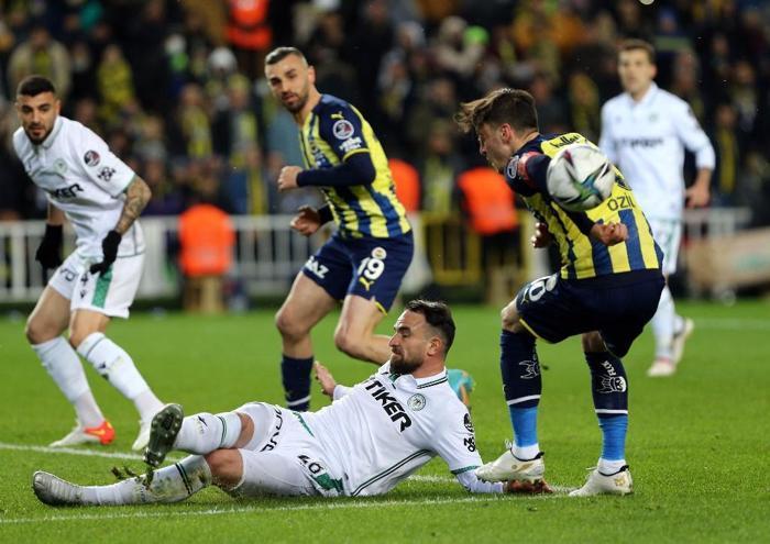 Kim tutar Fenerbahçeyi Fenerbahçe - Konyaspor maçını Fanatik yazarları değerlendirdi