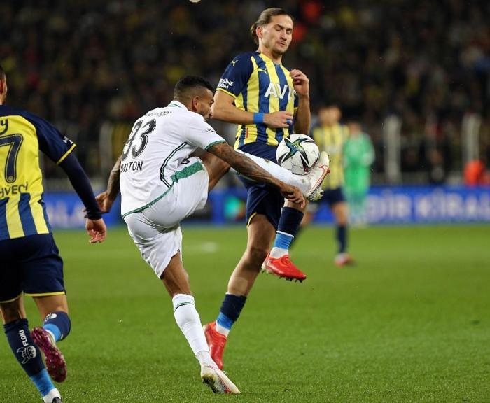 Kim tutar Fenerbahçeyi Fenerbahçe - Konyaspor maçını Fanatik yazarları değerlendirdi