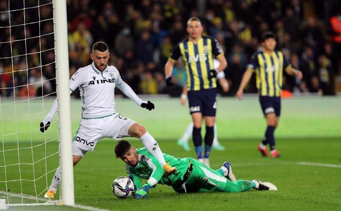 Kim tutar Fenerbahçeyi Fenerbahçe - Konyaspor maçını Fanatik yazarları değerlendirdi