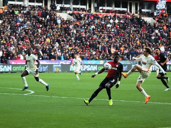 Ne yapsa fayda etmeyecek Gaziantep FK - Galatasaray maçını Fanatik yazarları değerlendirdi