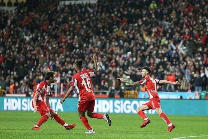 Son dakika Galatasaray transfer haberi Cim Bom Kerem Aktürkoğlunun alternatifini buldu: Doğukan Sinik
