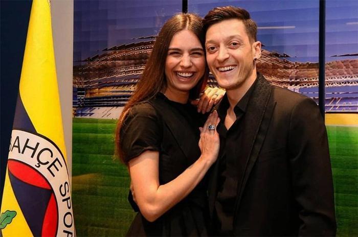 Fenerbahçede Mesut Özilin gelişi rüya gibi oldu Şimdi ise kadro dışı