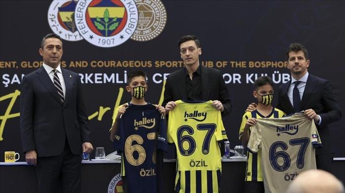 Fenerbahçede Mesut Özilin gelişi rüya gibi oldu Şimdi ise kadro dışı