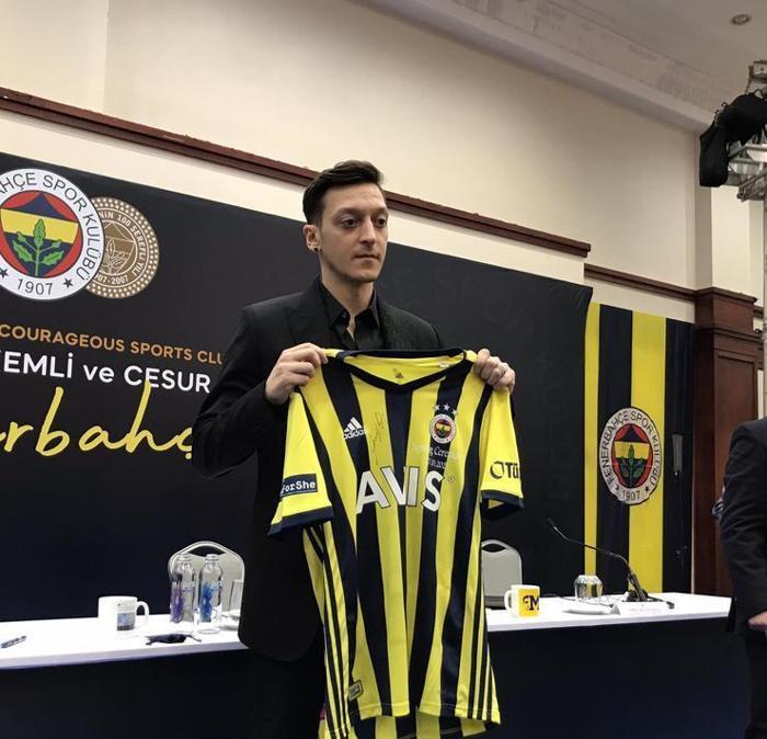 Fenerbahçede Mesut Özilin gelişi rüya gibi oldu Şimdi ise kadro dışı