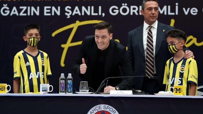 Fenerbahçede Mesut Özilin gelişi rüya gibi oldu Şimdi ise kadro dışı