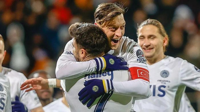 Son dakika Fenerbahçe haberi... Löw transfer raporunu sundu Mesut Özil ve Ozan Tufan için son karar...