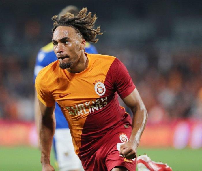 Son dakika Galatasarayda Sacha Boey şoku...