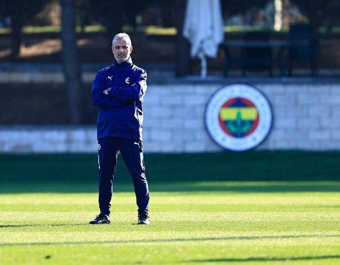 Son dakika Fenerbahçe transfer haberi Sarı lacivertlilerin tarihine geçecek Attila Szalai rekor kırarak gidebilir