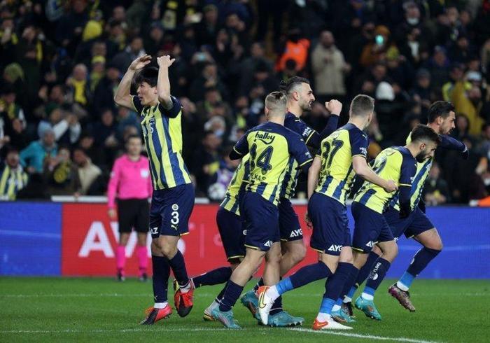 Son dakika Fenerbahçe transfer haberi Sarı lacivertlilerin tarihine geçecek Attila Szalai rekor kırarak gidebilir