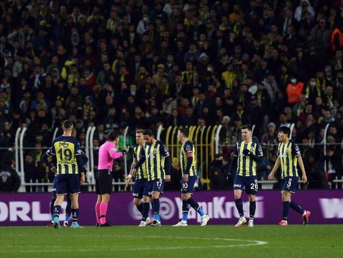 Son dakika Fenerbahçe transfer haberi Sarı lacivertlilerin tarihine geçecek Attila Szalai rekor kırarak gidebilir