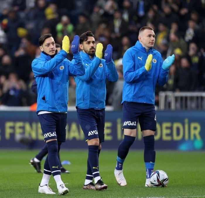 Son dakika Fenerbahçe transfer haberi Sarı lacivertlilerin tarihine geçecek Attila Szalai rekor kırarak gidebilir