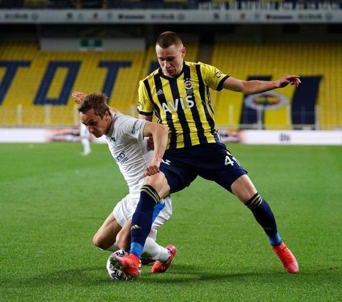 Son dakika Fenerbahçe transfer haberi Sarı lacivertlilerin tarihine geçecek Attila Szalai rekor kırarak gidebilir