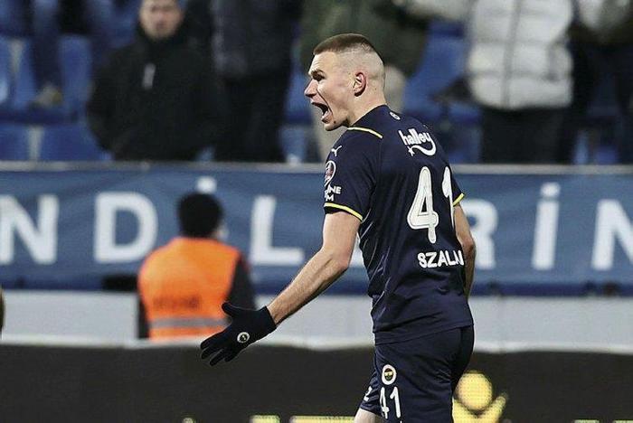 Son dakika Fenerbahçe transfer haberi Sarı lacivertlilerin tarihine geçecek Attila Szalai rekor kırarak gidebilir