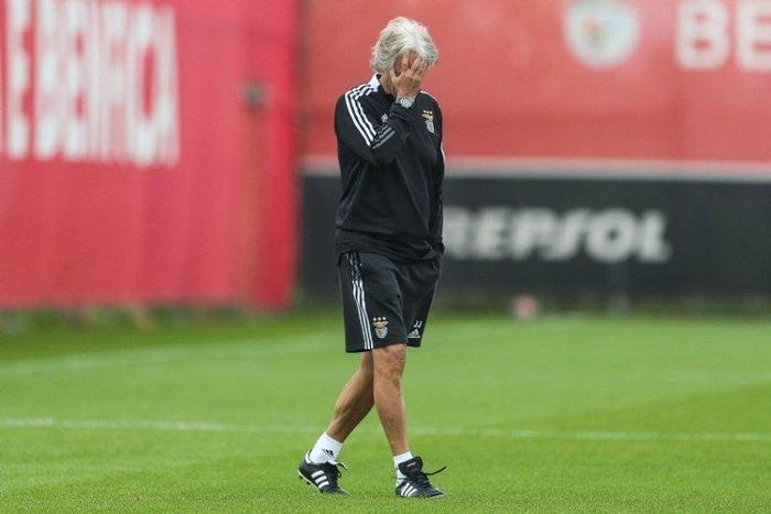 Son dakika: Fenerbahçeye 2 dünyaca ünlü hocadan kötü haber