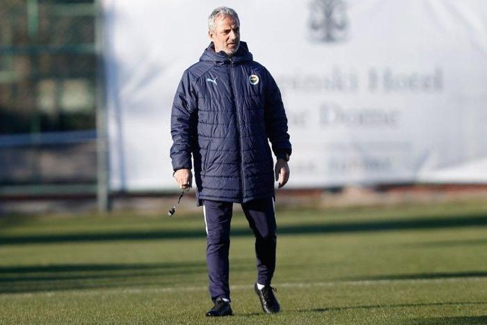 Son dakika: Fenerbahçeye 2 dünyaca ünlü hocadan kötü haber