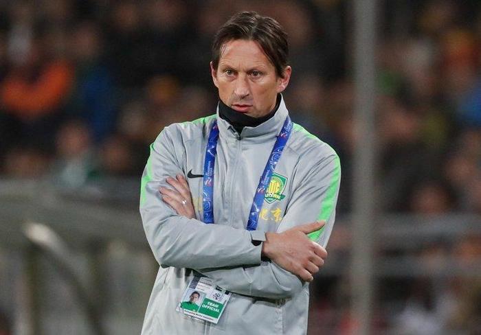 Son dakika: Fenerbahçeye 2 dünyaca ünlü hocadan kötü haber