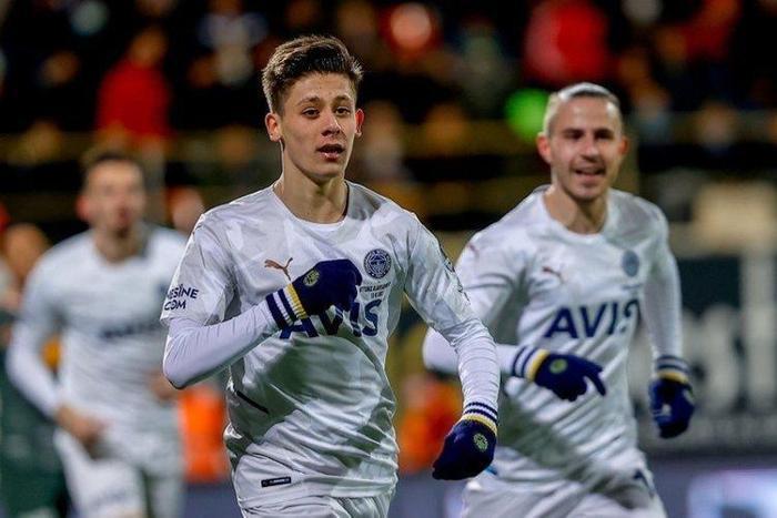 Son dakika haberi Fenerbahçenin göz bebeği Arda Gülere dev talipler...