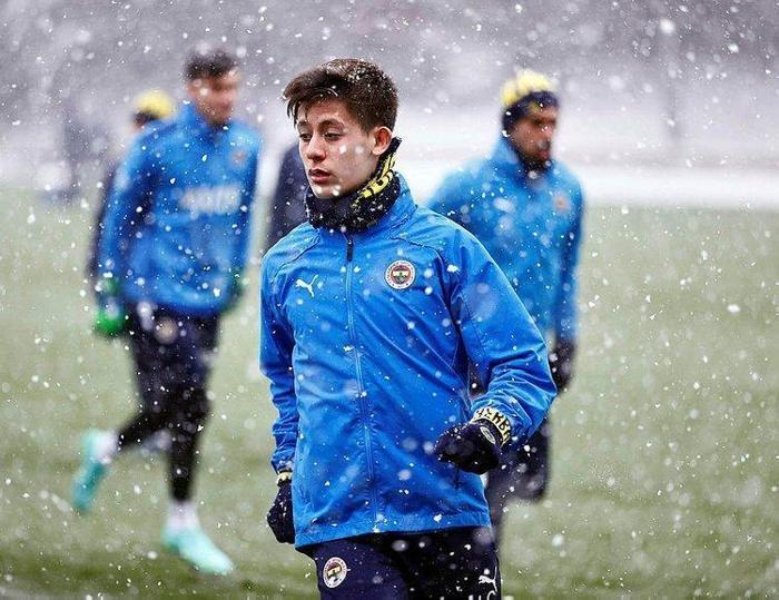 Son dakika haberi Fenerbahçenin göz bebeği Arda Gülere dev talipler...
