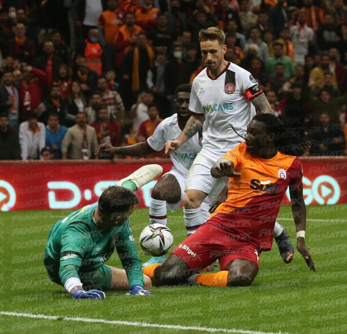 Nef Stadyumunda Galatasaray taraftarından Caner Erkine büyük protesto