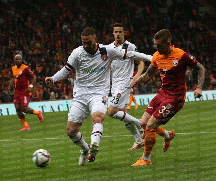 Nef Stadyumunda Galatasaray taraftarından Caner Erkine büyük protesto