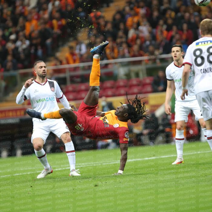 Nef Stadyumunda Galatasaray taraftarından Caner Erkine büyük protesto