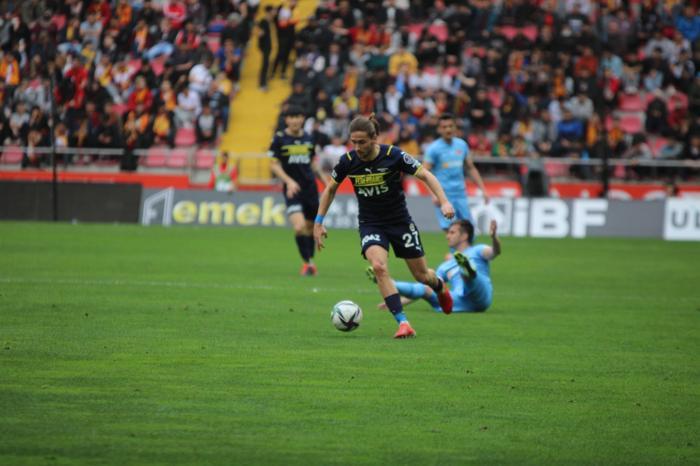Avrupa yolu açıldı Fanatik yazarları Kayserispor - Fenerbahçe maçını değerlendirdi