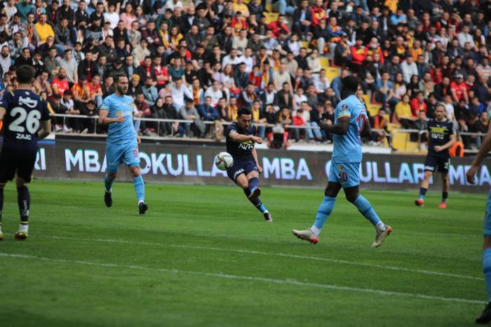Avrupa yolu açıldı Fanatik yazarları Kayserispor - Fenerbahçe maçını değerlendirdi