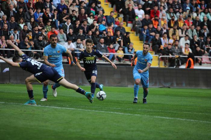 Avrupa yolu açıldı Fanatik yazarları Kayserispor - Fenerbahçe maçını değerlendirdi