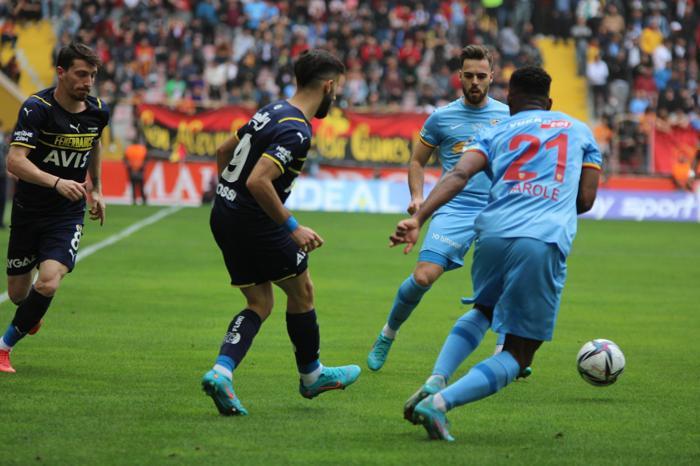 Avrupa yolu açıldı Fanatik yazarları Kayserispor - Fenerbahçe maçını değerlendirdi