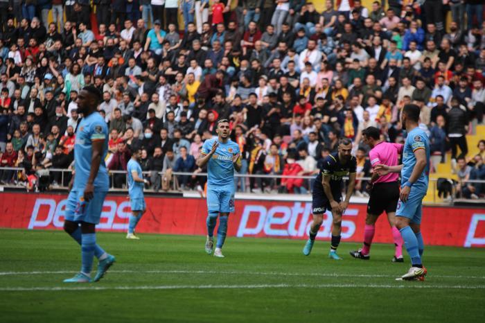 Avrupa yolu açıldı Fanatik yazarları Kayserispor - Fenerbahçe maçını değerlendirdi