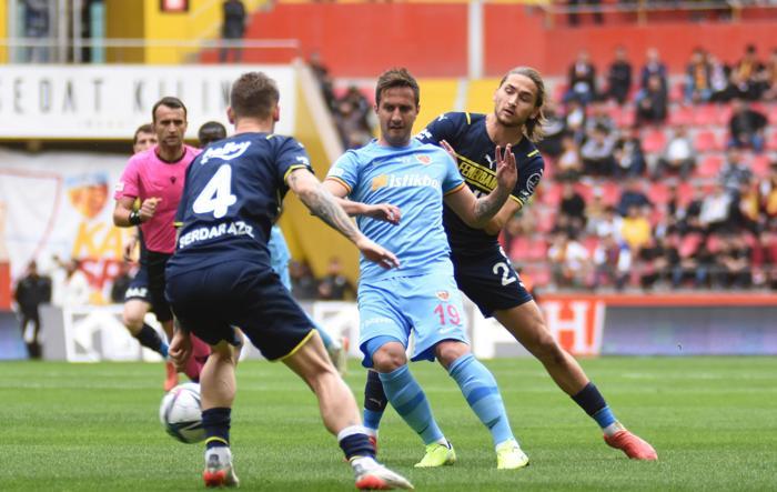 Avrupa yolu açıldı Fanatik yazarları Kayserispor - Fenerbahçe maçını değerlendirdi