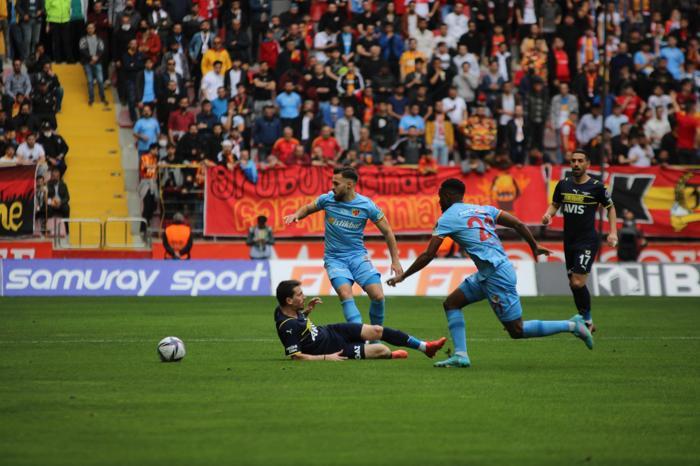 Avrupa yolu açıldı Fanatik yazarları Kayserispor - Fenerbahçe maçını değerlendirdi