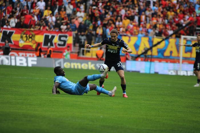 Avrupa yolu açıldı Fanatik yazarları Kayserispor - Fenerbahçe maçını değerlendirdi