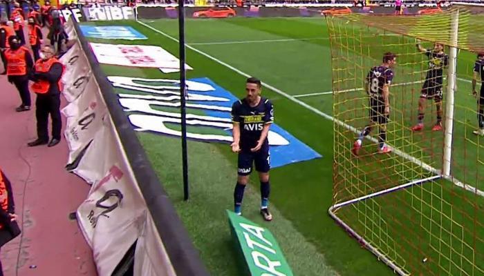 Kayserispor - Fenerbahçe maçında top toplayıcı krizi İrfan Can Kahveci şaştı kaldı...