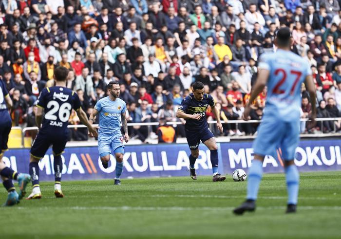 Kayserispor - Fenerbahçe maçında top toplayıcı krizi İrfan Can Kahveci şaştı kaldı...
