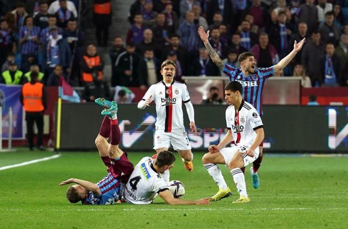 Fanatik yazarları Trabzonspor - Beşiktaş maçını kaleme aldı