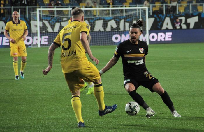 Ankaragücü - Eyüpspor maçında kale ağları delik çıktı, hakem Yiğit Arslan skandal hatadan döndü