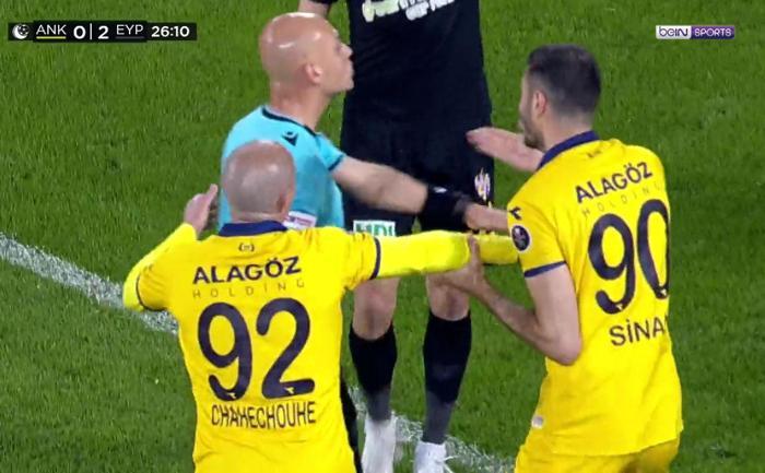 Ankaragücü - Eyüpspor maçında kale ağları delik çıktı, hakem Yiğit Arslan skandal hatadan döndü
