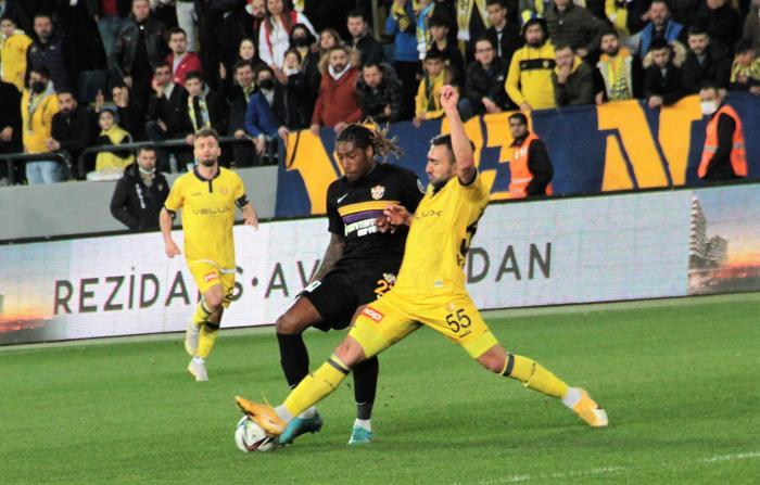 Ankaragücü - Eyüpspor maçında kale ağları delik çıktı, hakem Yiğit Arslan skandal hatadan döndü