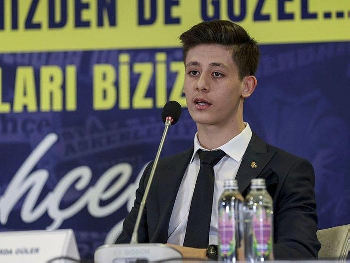Son dakika Fenerbahçe haberi Almanlar sarı lacivertlilerin genç yıldızı Arda Güleri konuşuyor