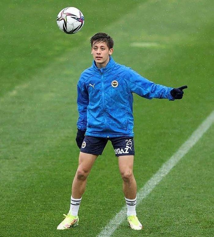 Son dakika Fenerbahçe haberi Almanlar sarı lacivertlilerin genç yıldızı Arda Güleri konuşuyor