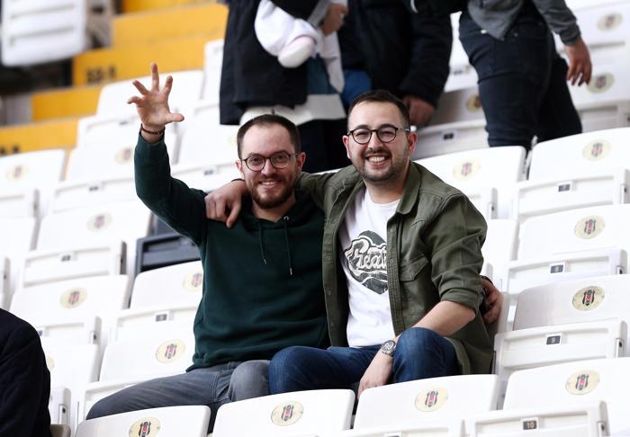 Beşiktaş - Alanyaspor maçında tribünlerden yansıyanlar