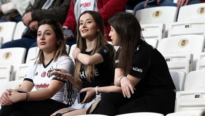 Beşiktaş - Alanyaspor maçında tribünlerden yansıyanlar