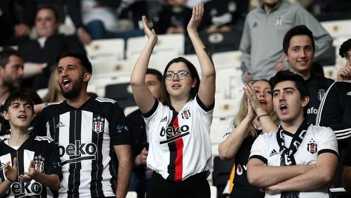 Beşiktaş - Alanyaspor maçında tribünlerden yansıyanlar