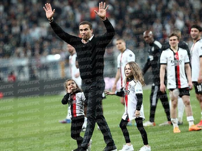 Vodafone Park Valerien Ismael diye inledi