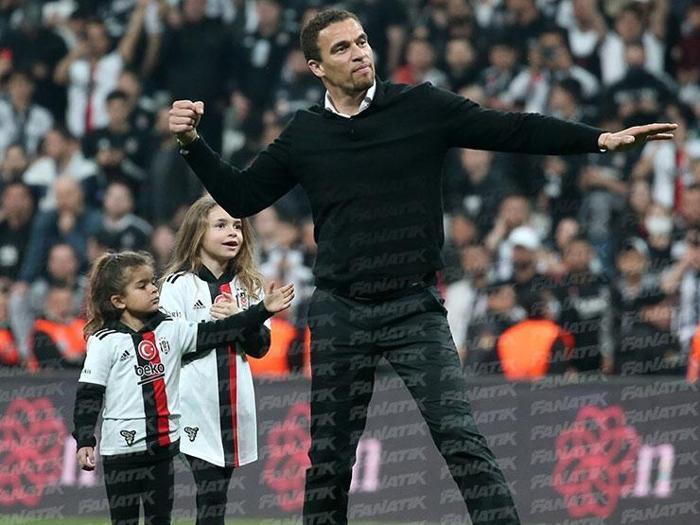 Vodafone Park Valerien Ismael diye inledi